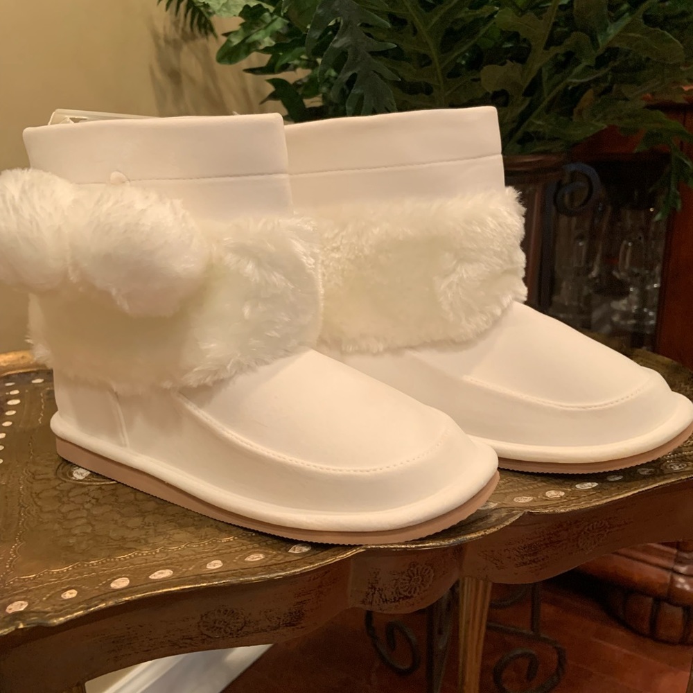 NWT White Boots